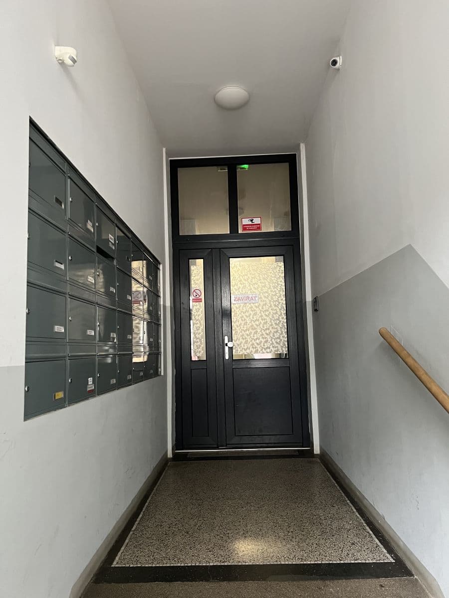 Pronájem bytu 1+kk 37 m², Kovářská, Praha, Praha Pronájem bytu 1+kk 37 m², Kovářská, Praha, Praha