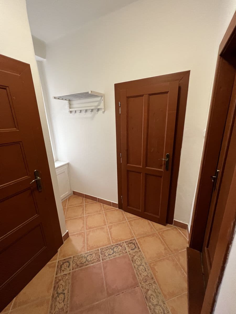 Pronájem bytu 1+kk 37 m², Kovářská, Praha, Praha Pronájem bytu 1+kk 37 m², Kovářská, Praha, Praha