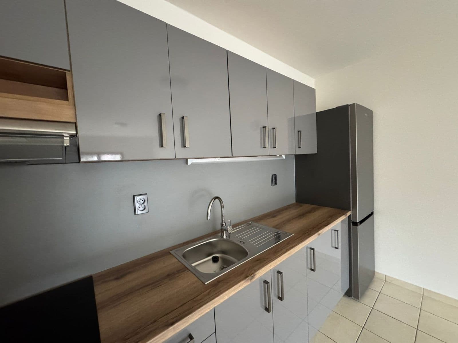 Pronájem bytu 2+kk 47 m², Zahradní, Jílové u Prahy, Středočeský kraj Pronájem bytu 2+kk 47 m², Zahradní, Jílové u Prahy, Středočeský kraj