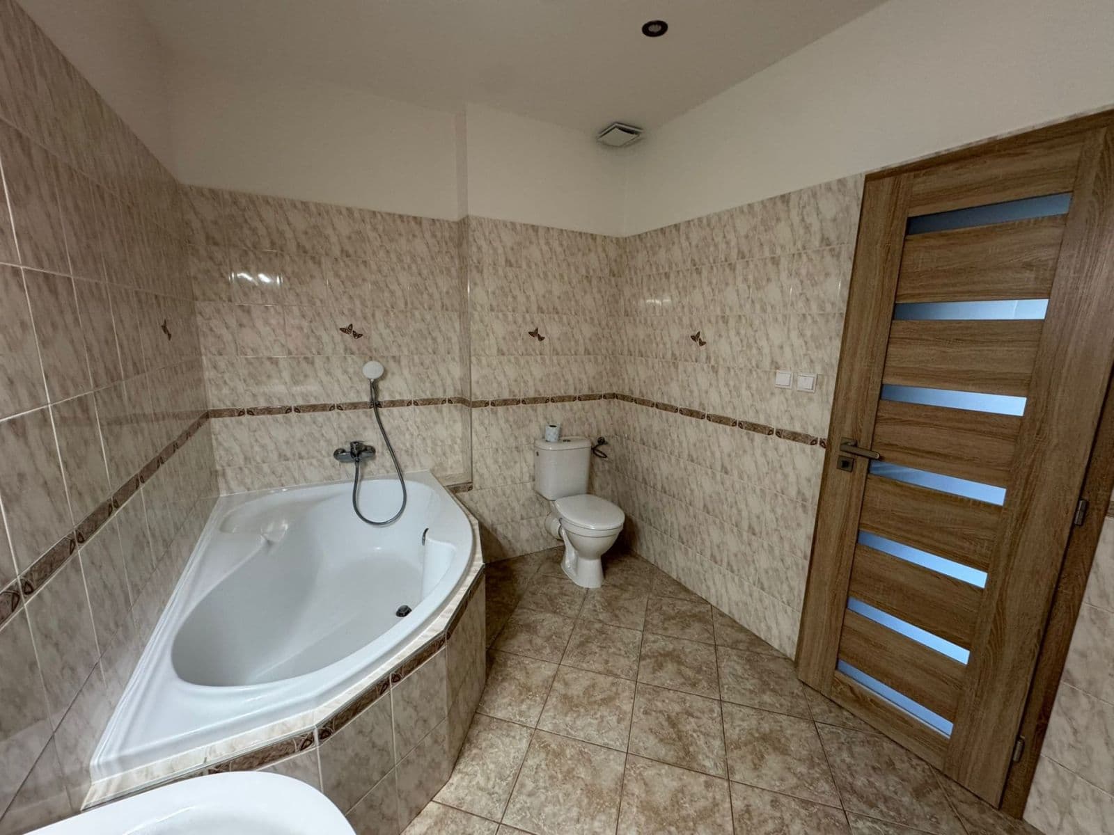 Pronájem bytu 2+kk 47 m², Zahradní, Jílové u Prahy, Středočeský kraj Pronájem bytu 2+kk 47 m², Zahradní, Jílové u Prahy, Středočeský kraj