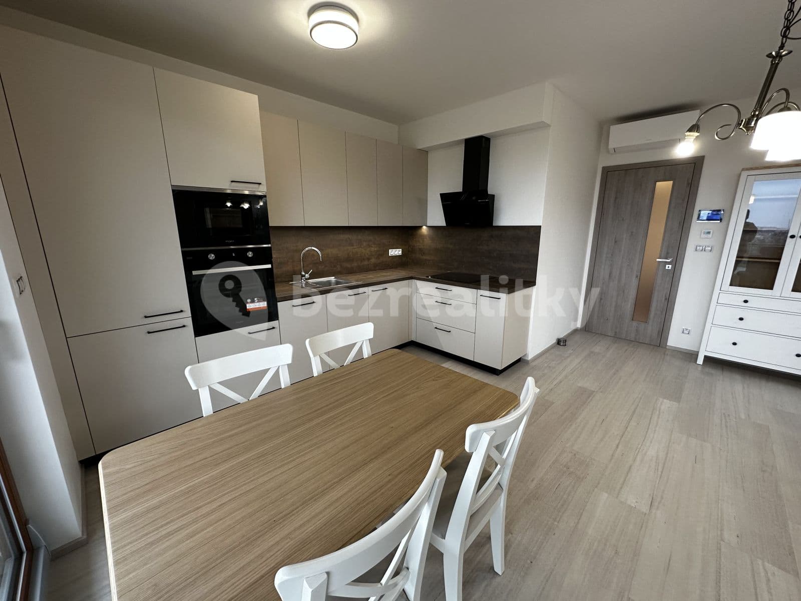 Pronájem bytu 2+kk 83 m², Lučištníků, Praha, Praha Pronájem bytu 2+kk 83 m², Lučištníků, Praha, Praha