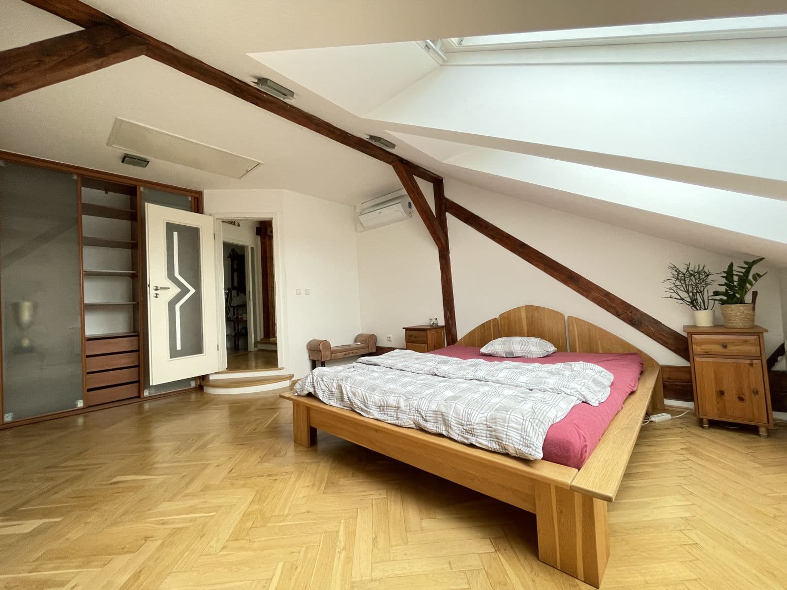 Pronájem bytu 4+kk 189 m², Seifertova, Praha, Praha Pronájem bytu 4+kk 189 m², Seifertova, Praha, Praha