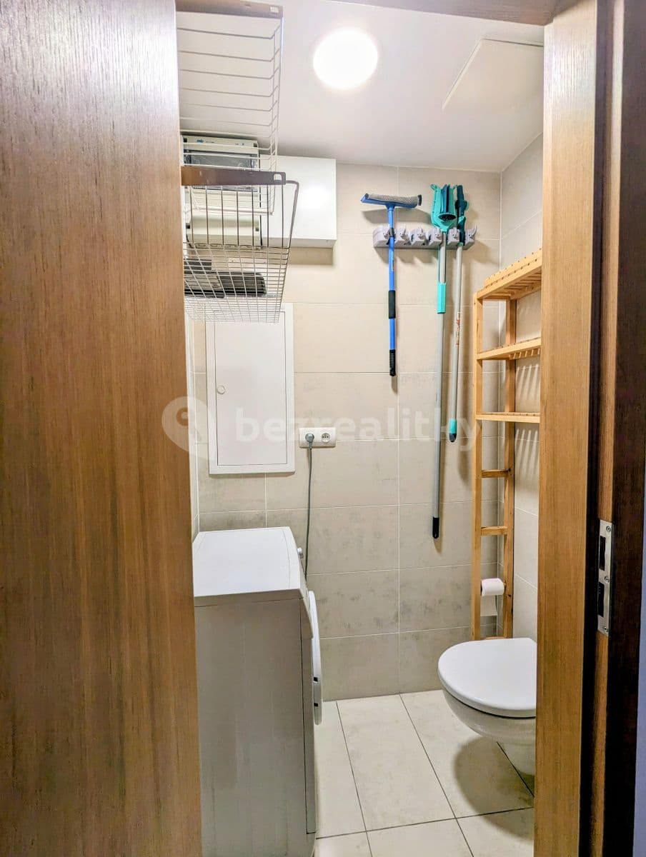Pronájem bytu 2+kk 81 m², Ke Kapslovně, Praha, Praha Pronájem bytu 2+kk 81 m², Ke Kapslovně, Praha, Praha