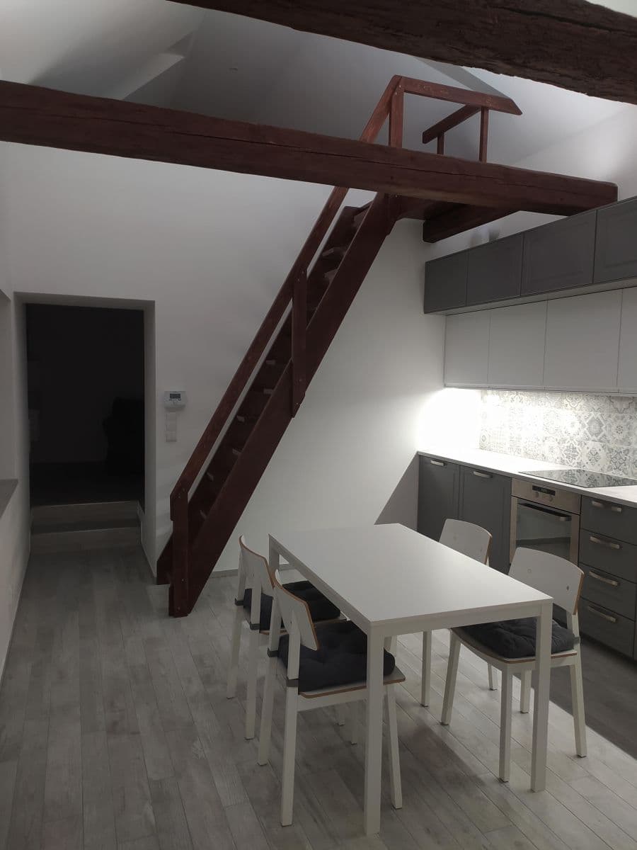 Pronájem bytu 2+kk 46 m², Čisovická, Mníšek pod Brdy, Středočeský kraj Pronájem bytu 2+kk 46 m², Čisovická, Mníšek pod Brdy, Středočeský kraj