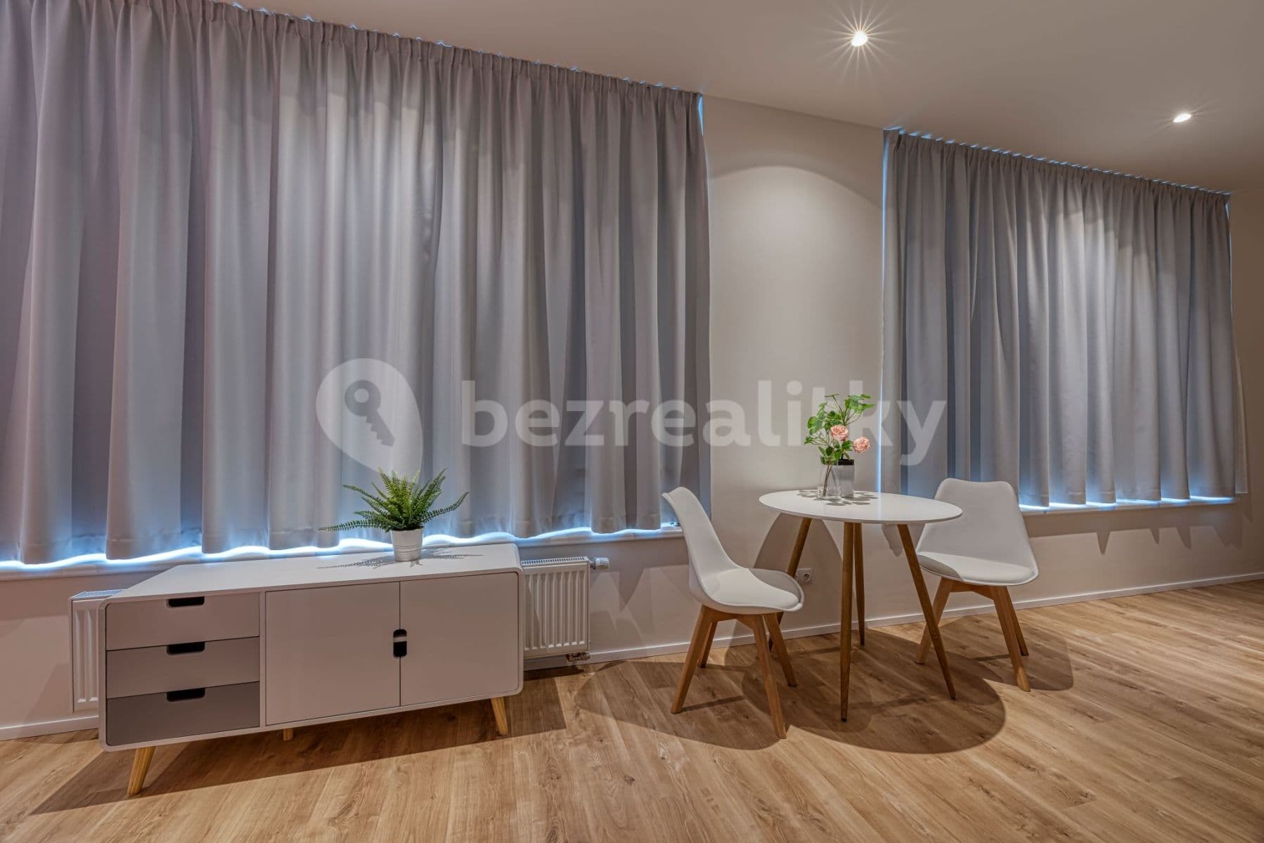 Pronájem bytu 2+kk 43 m², Mukařovského, Praha, Praha Pronájem bytu 2+kk 43 m², Mukařovského, Praha, Praha