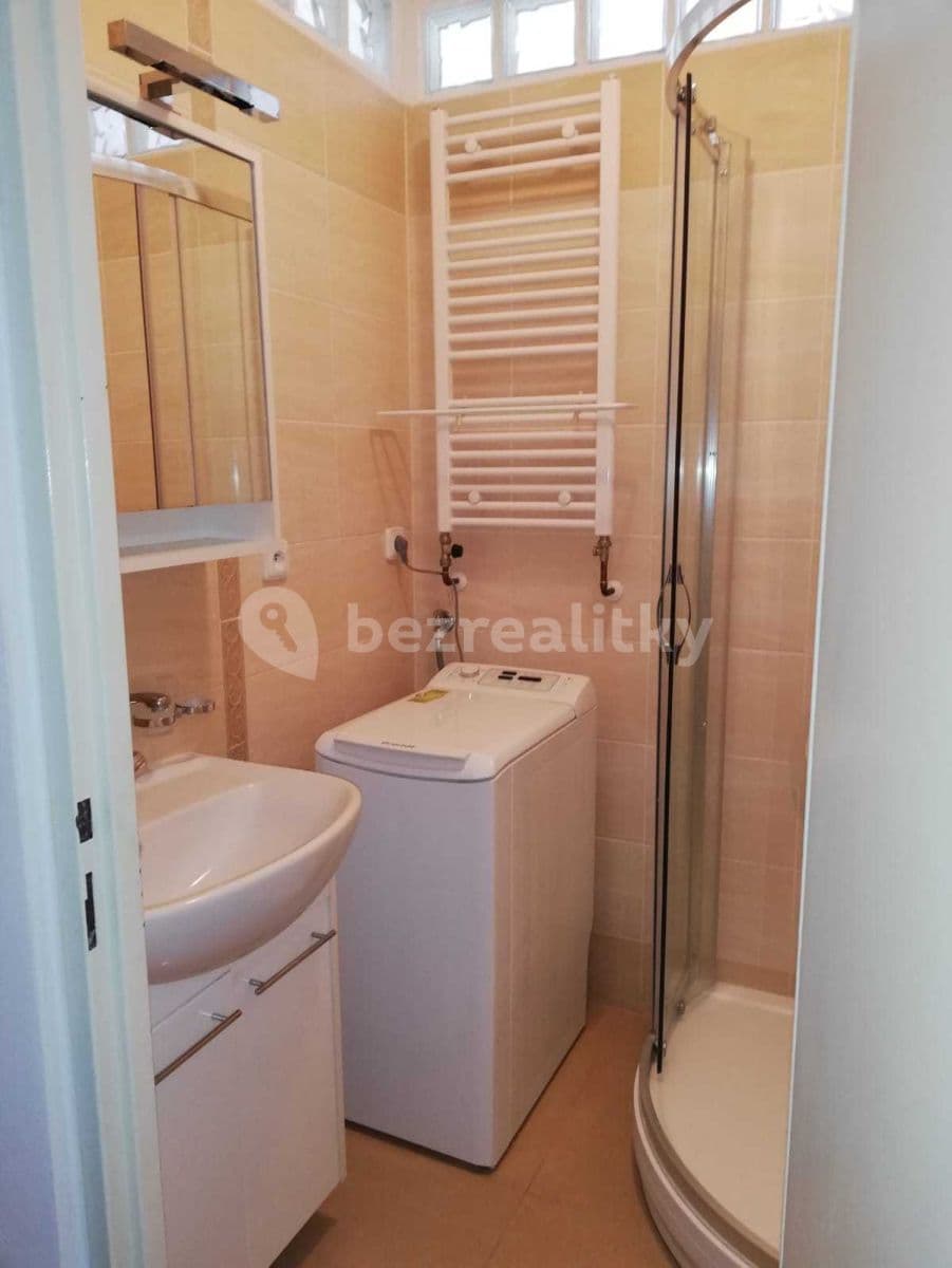 Pronájem bytu 2+1 52 m², Chelčického, Zlín, Zlínský kraj Pronájem bytu 2+1 52 m², Chelčického, Zlín, Zlínský kraj