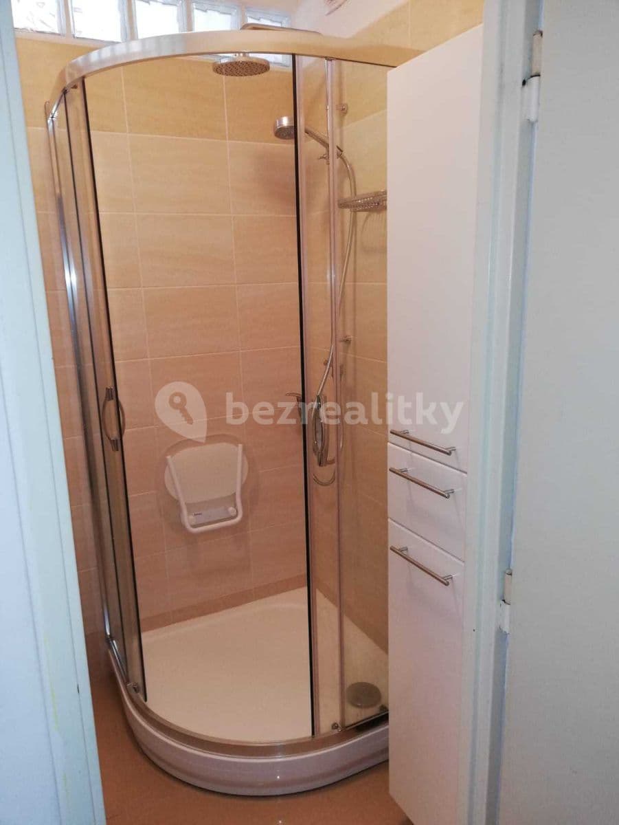 Pronájem bytu 2+1 52 m², Chelčického, Zlín, Zlínský kraj Pronájem bytu 2+1 52 m², Chelčického, Zlín, Zlínský kraj