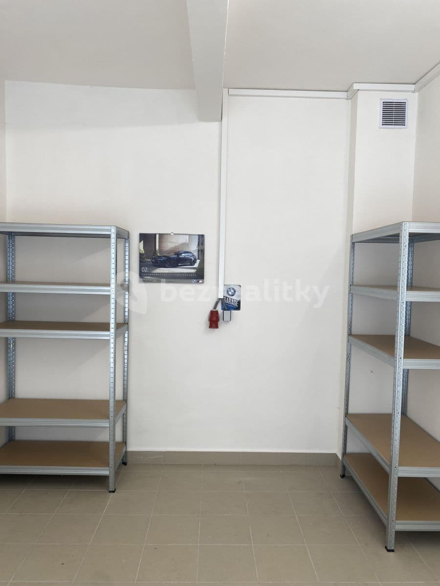 Pronájem garáže 15 m², Lublaňská, Praha, Praha Pronájem garáže 15 m², Lublaňská, Praha, Praha