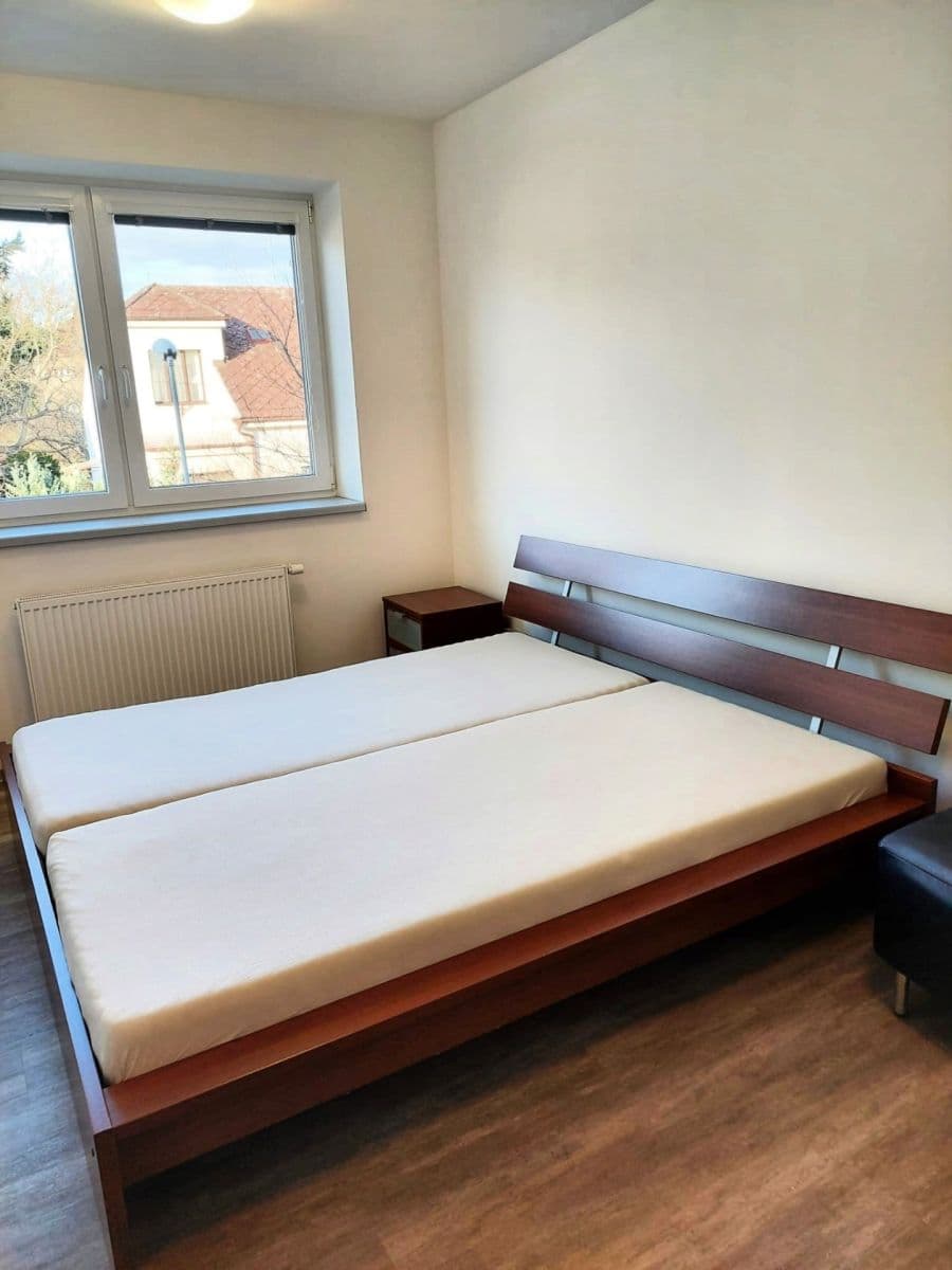 Pronájem bytu 2+kk 43 m², Sládkova, Hradec Králové, Královéhradecký kraj Pronájem bytu 2+kk 43 m², Sládkova, Hradec Králové, Královéhradecký kraj