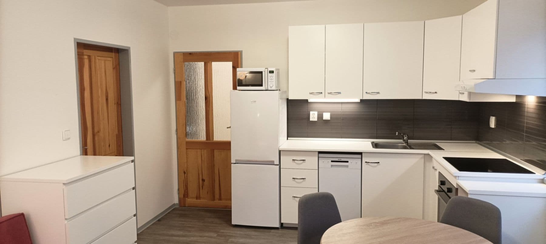 Pronájem bytu 2+kk 43 m², Sládkova, Hradec Králové, Královéhradecký kraj Pronájem bytu 2+kk 43 m², Sládkova, Hradec Králové, Královéhradecký kraj