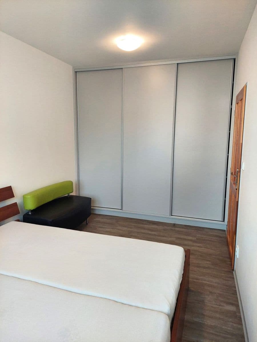 Pronájem bytu 2+kk 43 m², Sládkova, Hradec Králové, Královéhradecký kraj Pronájem bytu 2+kk 43 m², Sládkova, Hradec Králové, Královéhradecký kraj