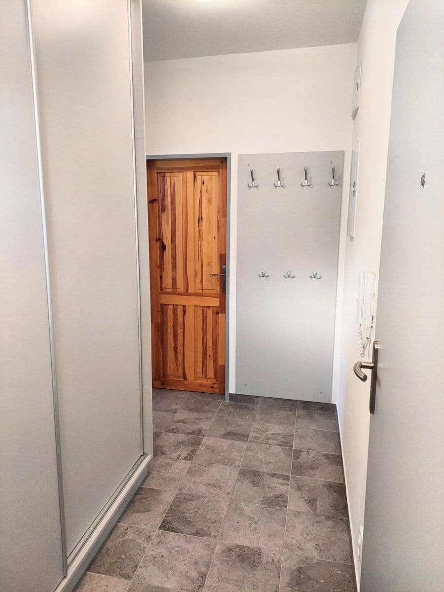 Pronájem bytu 2+kk 43 m², Sládkova, Hradec Králové, Královéhradecký kraj Pronájem bytu 2+kk 43 m², Sládkova, Hradec Králové, Královéhradecký kraj