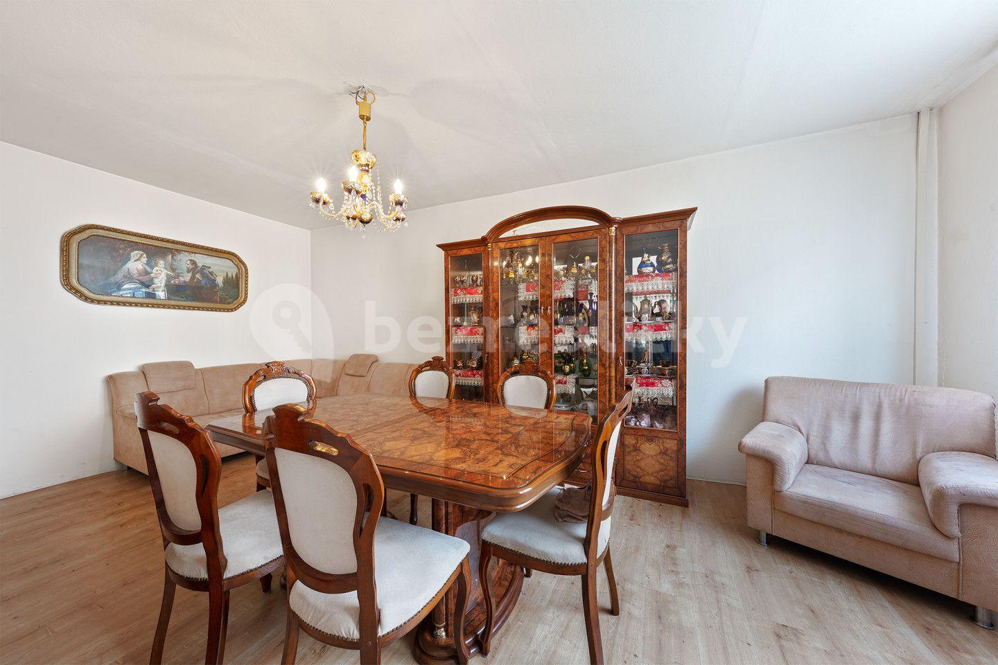 Prodej bytu 4+1 99 m², Karla Čapka, Krupka, Ústecký kraj