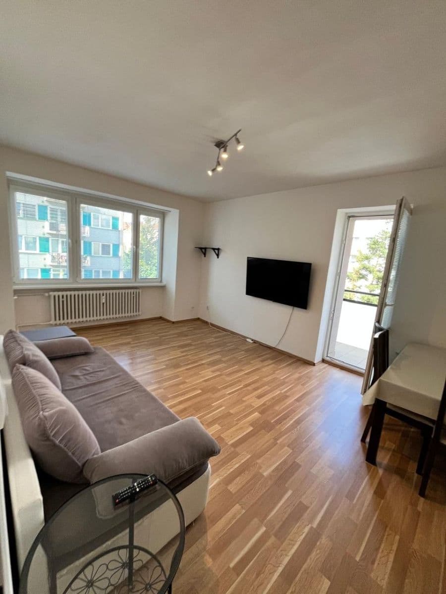 Pronájem bytu 3+1 72 m², Kloboučnická, Praha, Praha Pronájem bytu 3+1 72 m², Kloboučnická, Praha, Praha