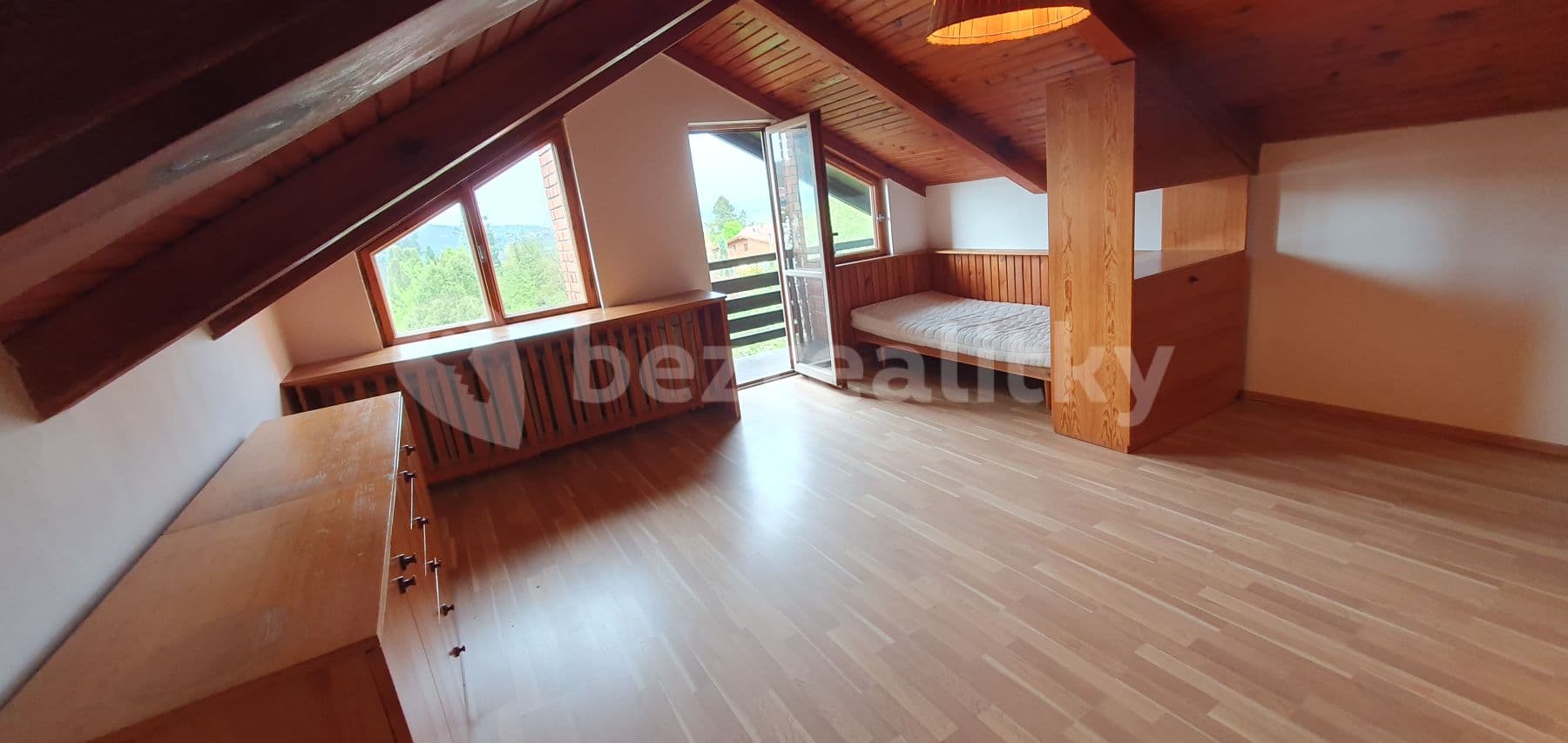 Pronájem domu 180 m², pozemek 663 m², Karlická, Černošice, Středočeský kraj Pronájem domu 180 m², pozemek 663 m², Karlická, Černošice, Středočeský kraj