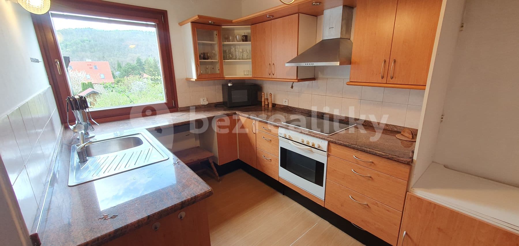 Pronájem domu 180 m², pozemek 663 m², Karlická, Černošice, Středočeský kraj Pronájem domu 180 m², pozemek 663 m², Karlická, Černošice, Středočeský kraj