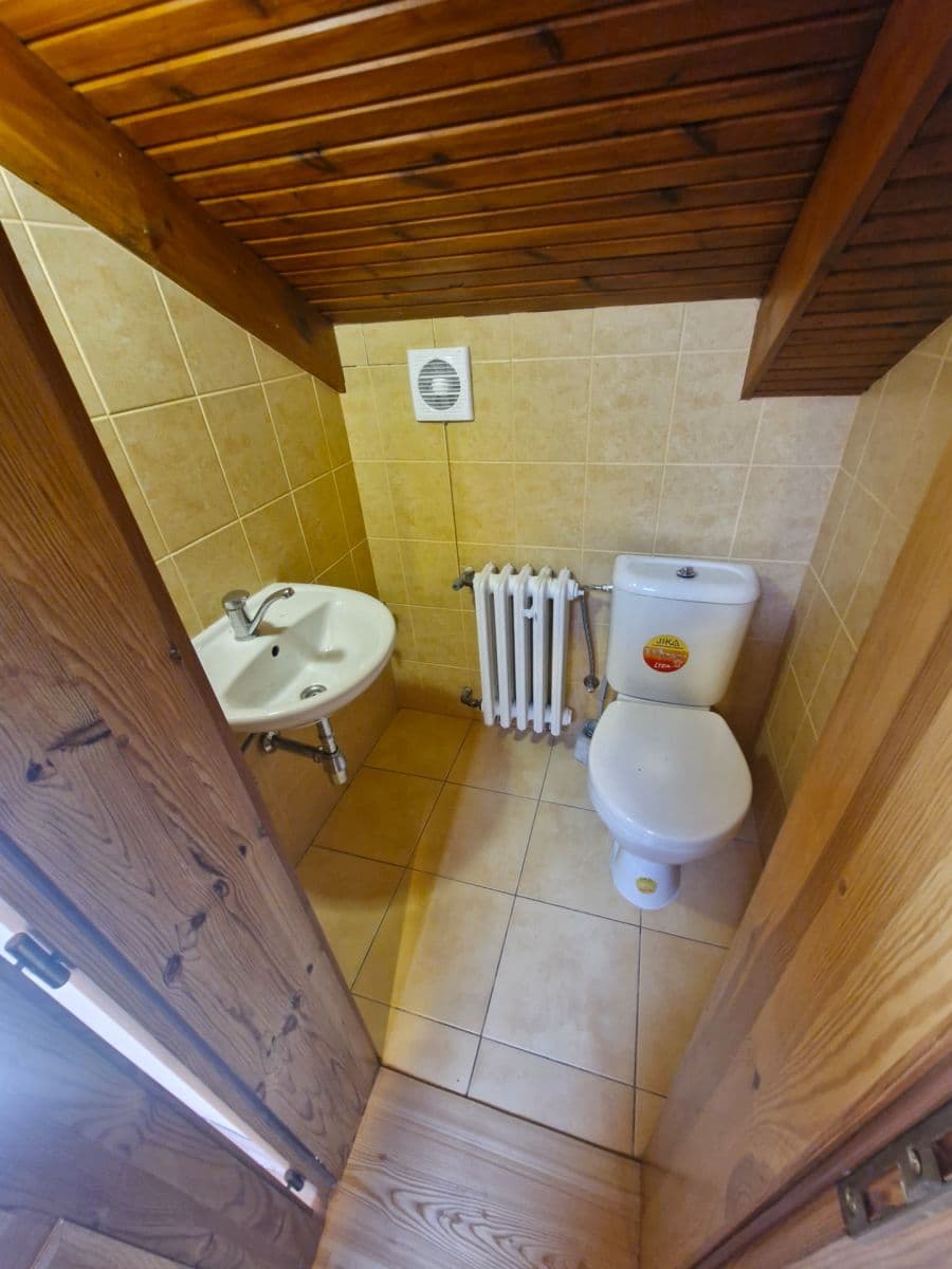 Pronájem domu 180 m², pozemek 663 m², Karlická, Černošice, Středočeský kraj Pronájem domu 180 m², pozemek 663 m², Karlická, Černošice, Středočeský kraj