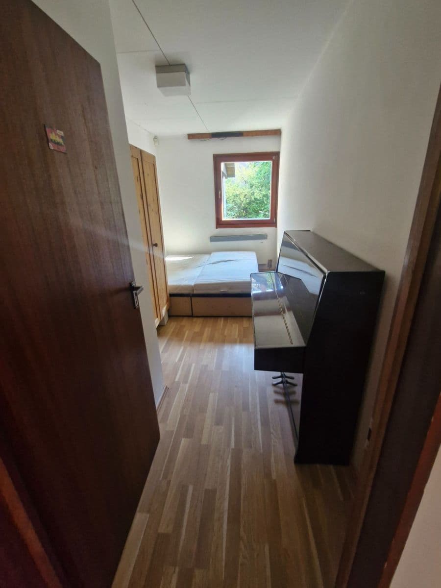 Pronájem domu 180 m², pozemek 663 m², Karlická, Černošice, Středočeský kraj Pronájem domu 180 m², pozemek 663 m², Karlická, Černošice, Středočeský kraj