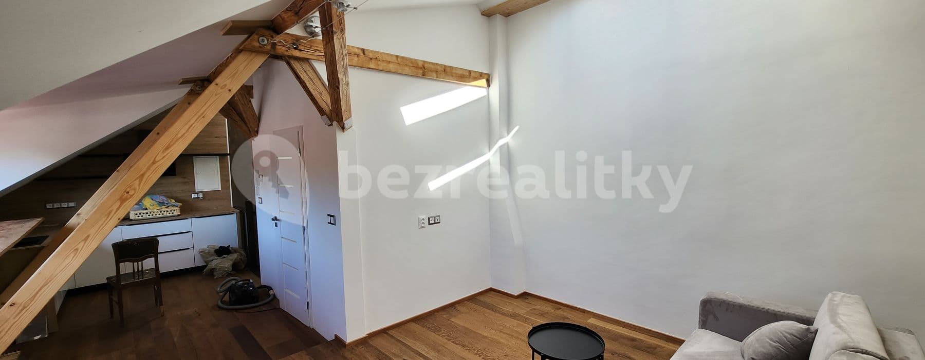 Pronájem bytu 1+1 32 m², V Podbabě, Praha, Praha