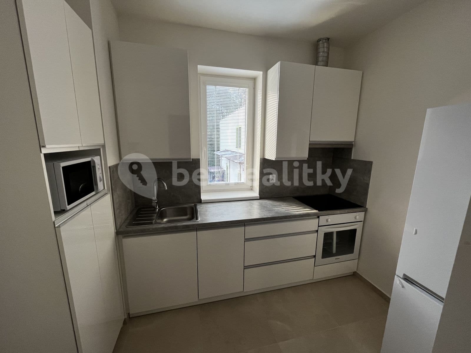 Pronájem bytu 2+1 43 m², V Pitkovičkách, Praha, Praha Pronájem bytu 2+1 43 m², V Pitkovičkách, Praha, Praha