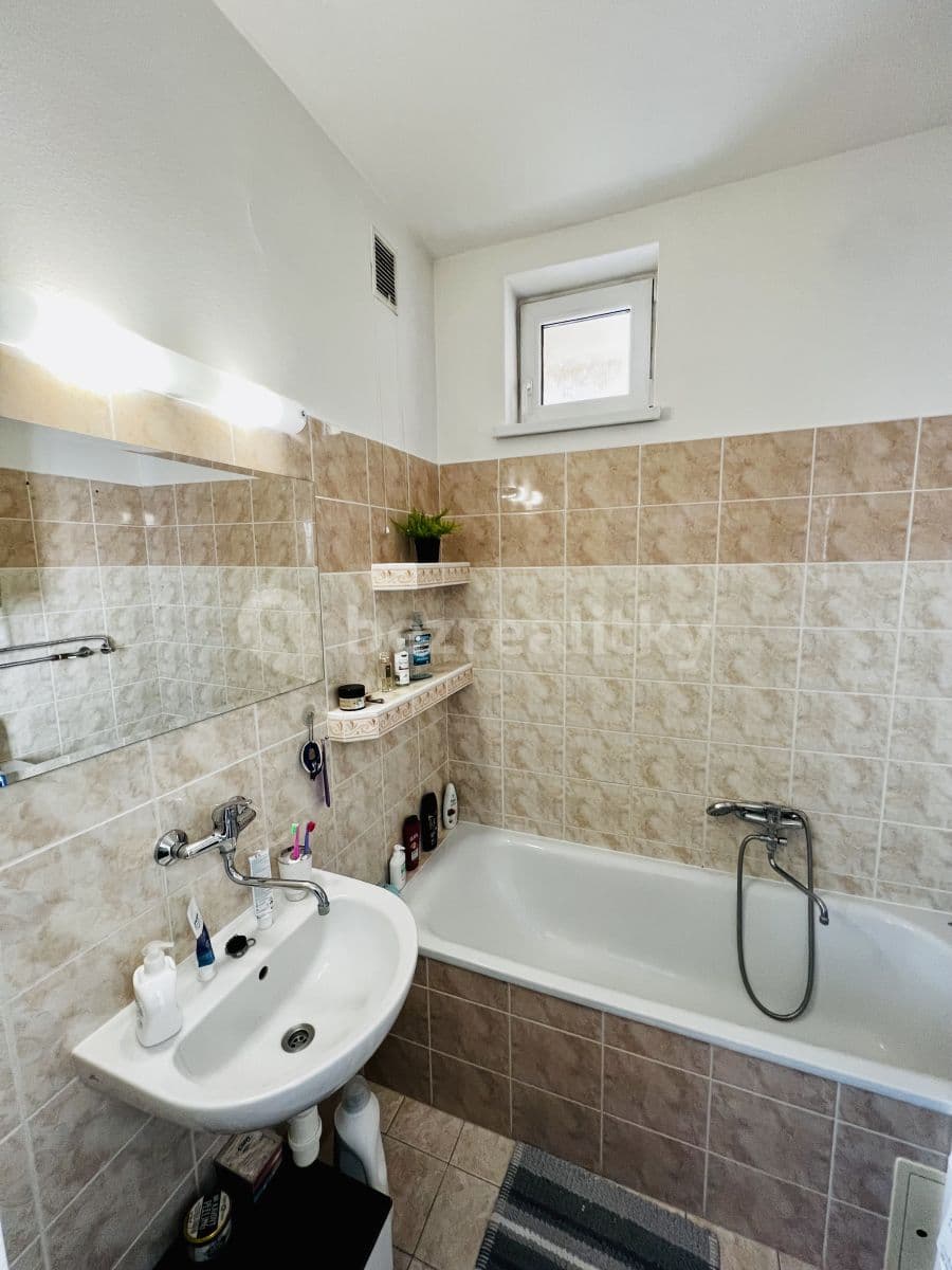 Pronájem bytu 1+1 52 m², Aksamitova, Olomouc, Olomoucký kraj Pronájem bytu 1+1 52 m², Aksamitova, Olomouc, Olomoucký kraj