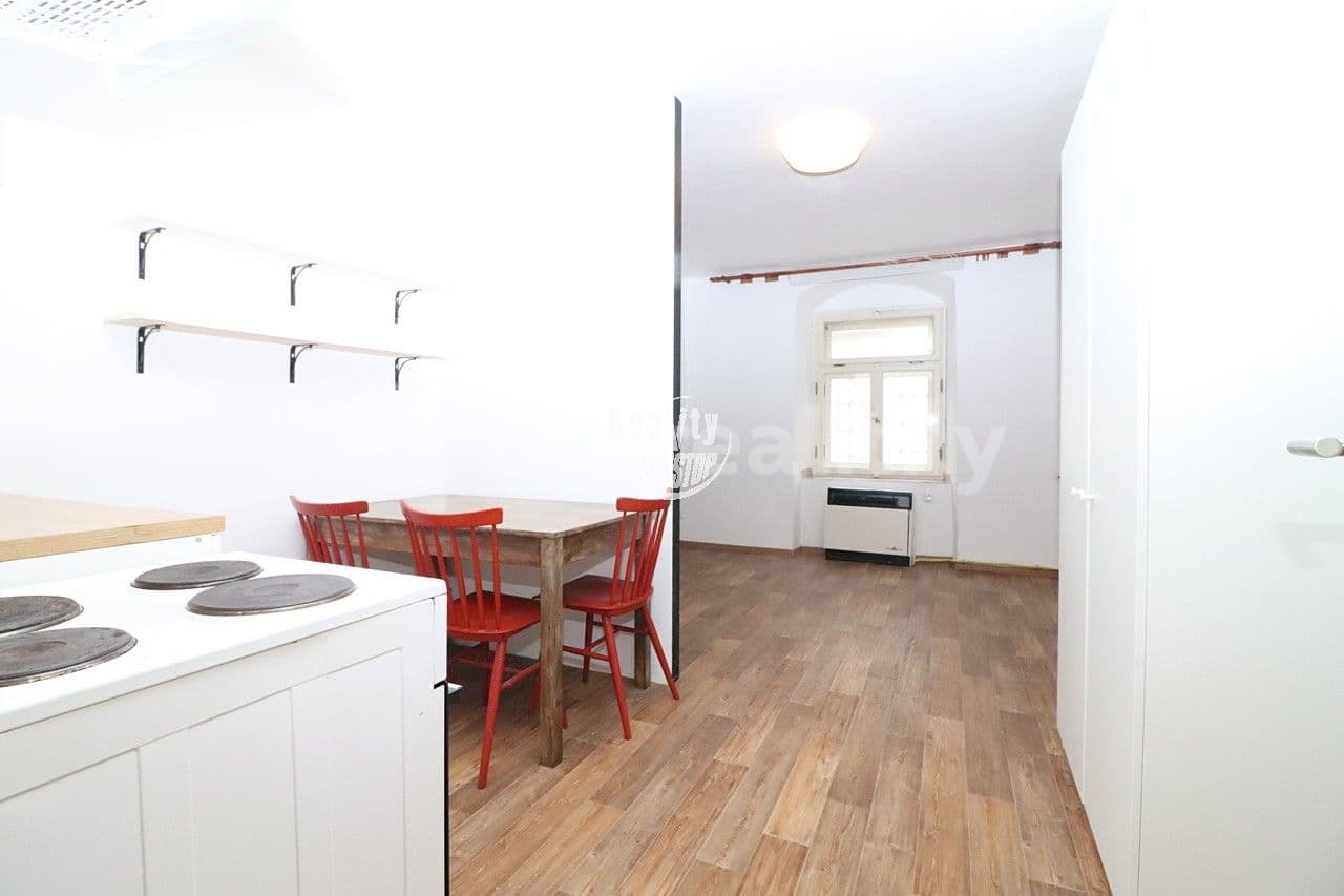 Pronájem bytu 1+kk 30 m², Joštova, Jihlava, Kraj Vysočina Pronájem bytu 1+kk 30 m², Joštova, Jihlava, Kraj Vysočina
