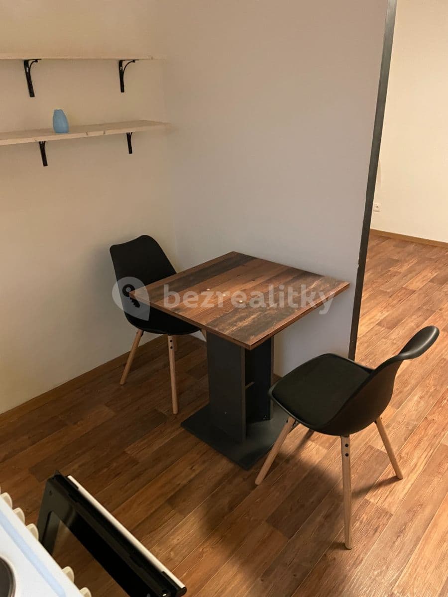 Pronájem bytu 1+kk 30 m², Joštova, Jihlava, Kraj Vysočina Pronájem bytu 1+kk 30 m², Joštova, Jihlava, Kraj Vysočina