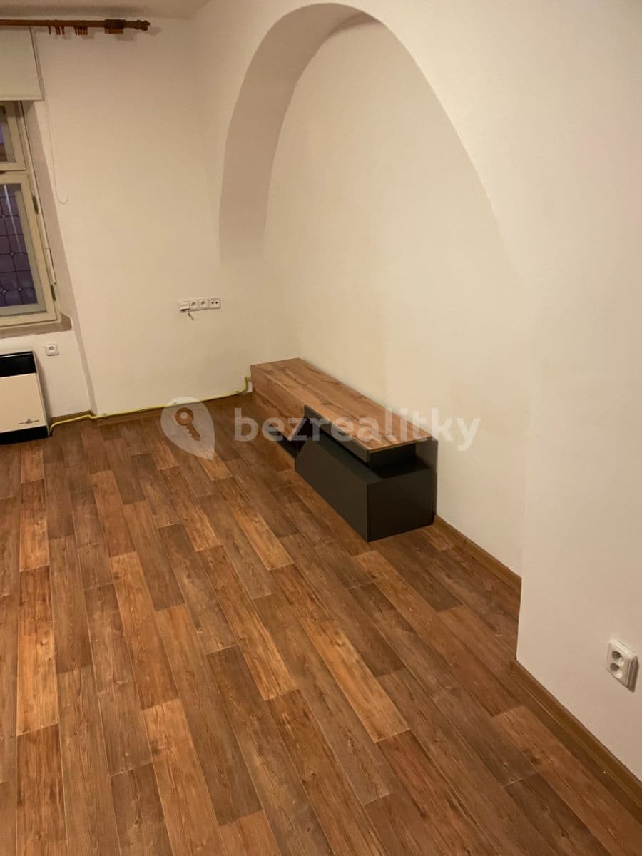Pronájem bytu 1+kk 30 m², Joštova, Jihlava, Kraj Vysočina Pronájem bytu 1+kk 30 m², Joštova, Jihlava, Kraj Vysočina