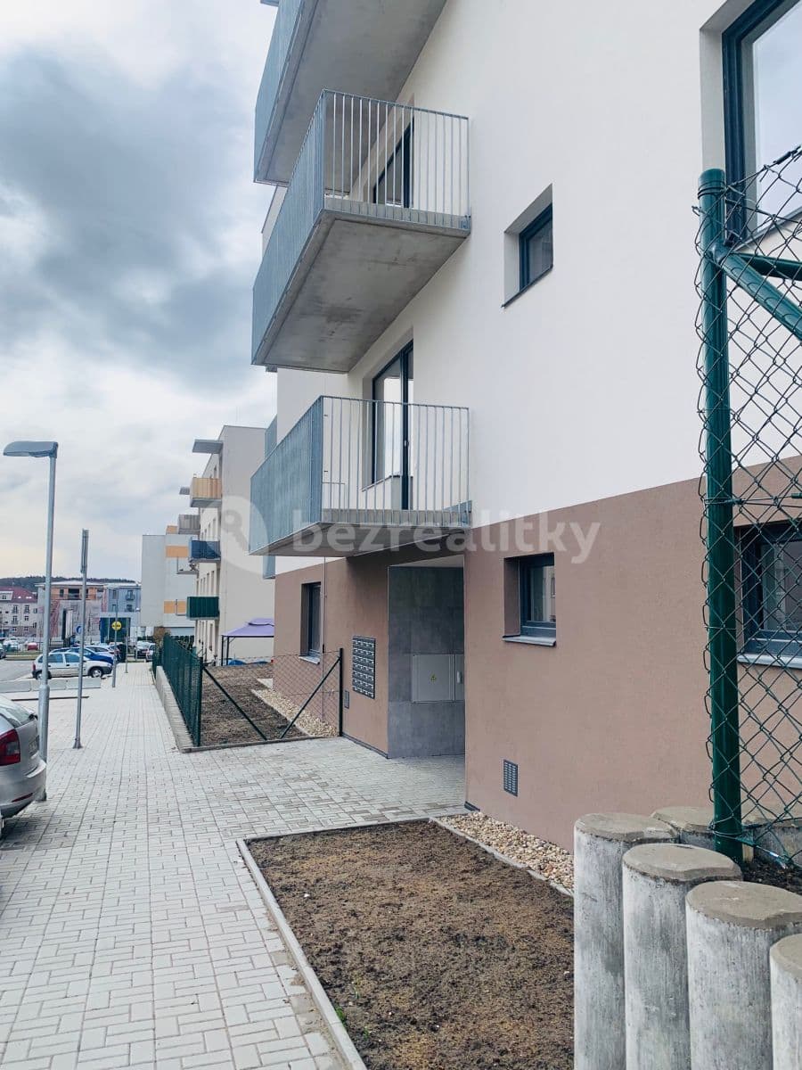 Pronájem bytu 1+kk 30 m², Armádní, Milovice, Středočeský kraj Pronájem bytu 1+kk 30 m², Armádní, Milovice, Středočeský kraj