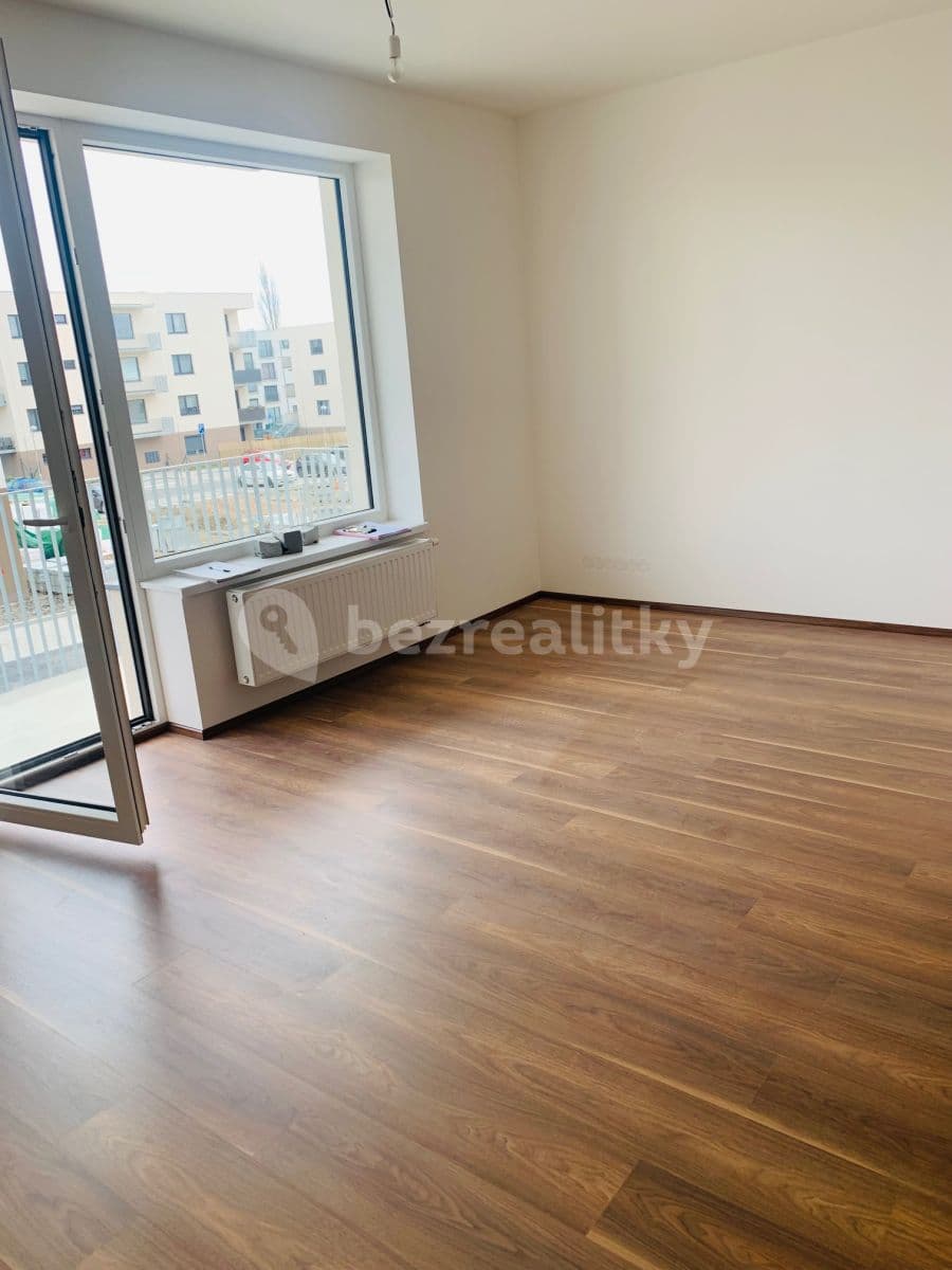 Pronájem bytu 1+kk 30 m², Armádní, Milovice, Středočeský kraj Pronájem bytu 1+kk 30 m², Armádní, Milovice, Středočeský kraj
