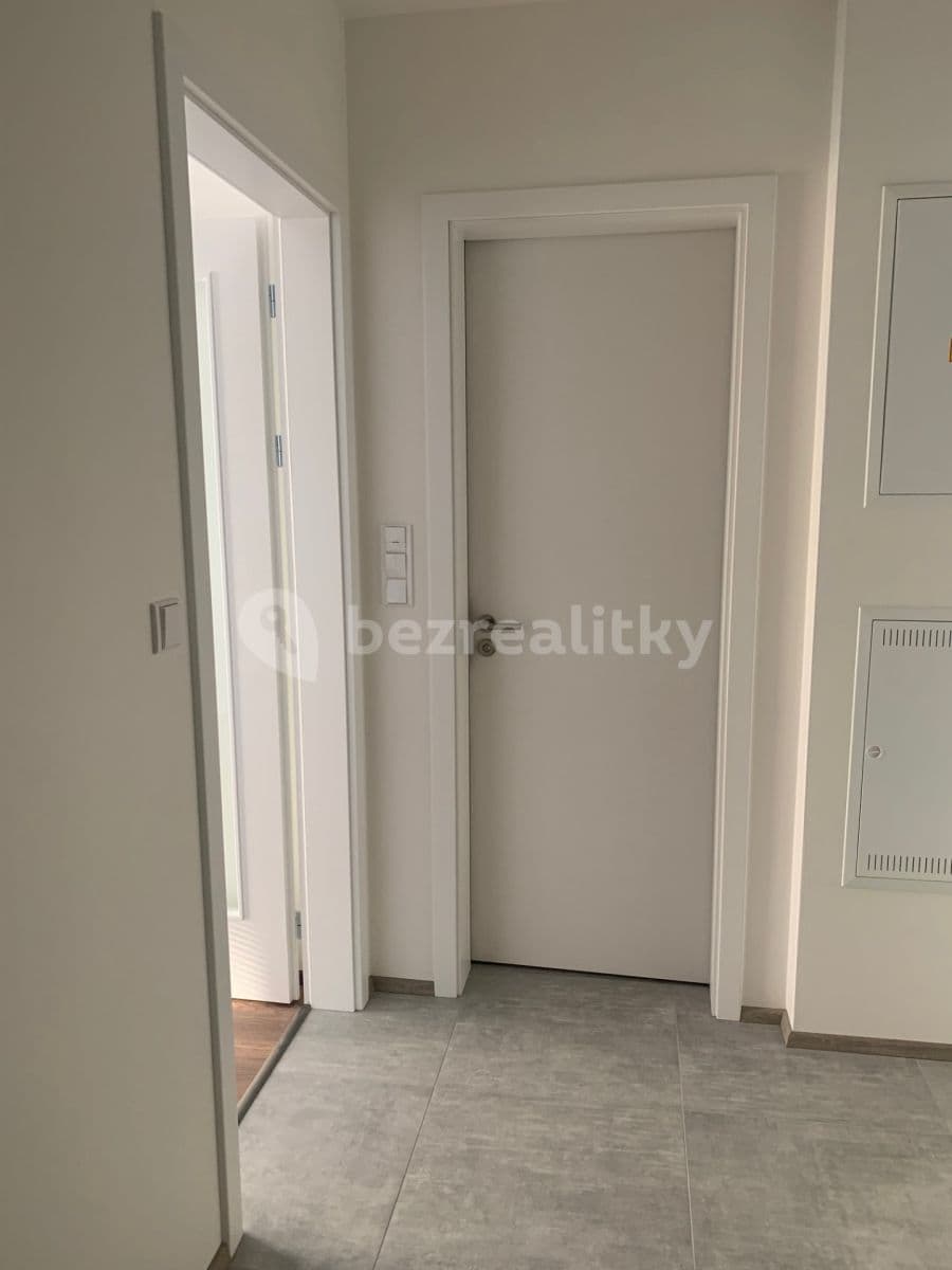 Pronájem bytu 1+kk 30 m², Armádní, Milovice, Středočeský kraj Pronájem bytu 1+kk 30 m², Armádní, Milovice, Středočeský kraj