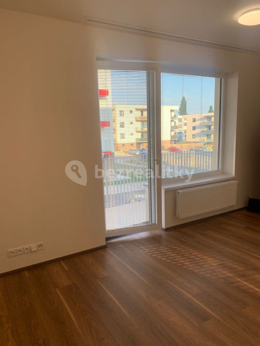 Pronájem bytu 1+kk 30 m², Armádní, Milovice, Středočeský kraj Pronájem bytu 1+kk 30 m², Armádní, Milovice, Středočeský kraj