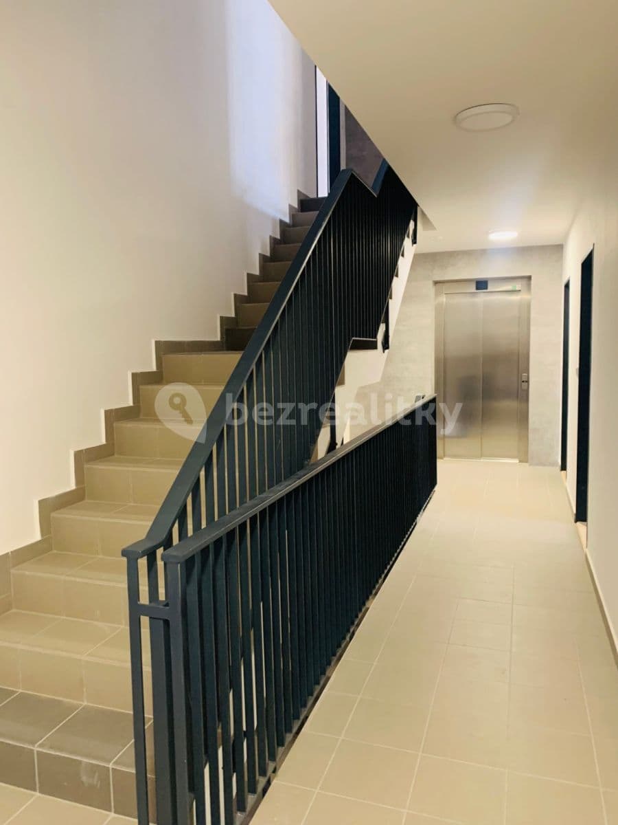 Pronájem bytu 1+kk 30 m², Armádní, Milovice, Středočeský kraj Pronájem bytu 1+kk 30 m², Armádní, Milovice, Středočeský kraj