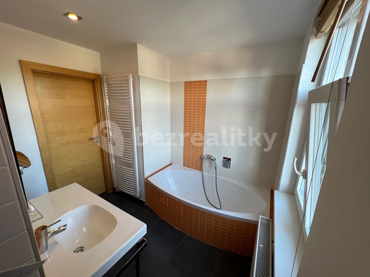 Pronájem bytu 2+kk 70 m², náměstí Vojtěšky Matyášové, Brno, Jihomoravský kraj Pronájem bytu 2+kk 70 m², náměstí Vojtěšky Matyášové, Brno, Jihomoravský kraj
