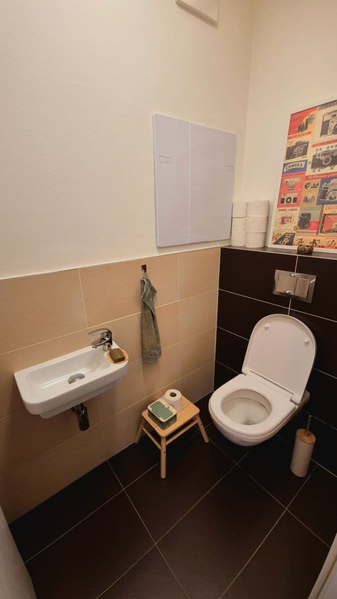 Pronájem bytu 2+kk 57 m², Modrého, Praha, Praha Pronájem bytu 2+kk 57 m², Modrého, Praha, Praha