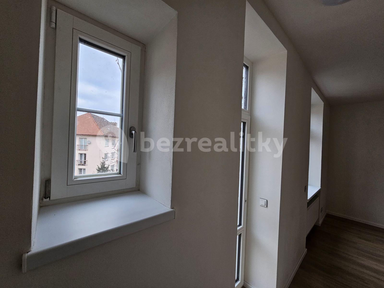 Pronájem bytu Garsoniéra 32 m², Novovysočanská, Praha, Praha
