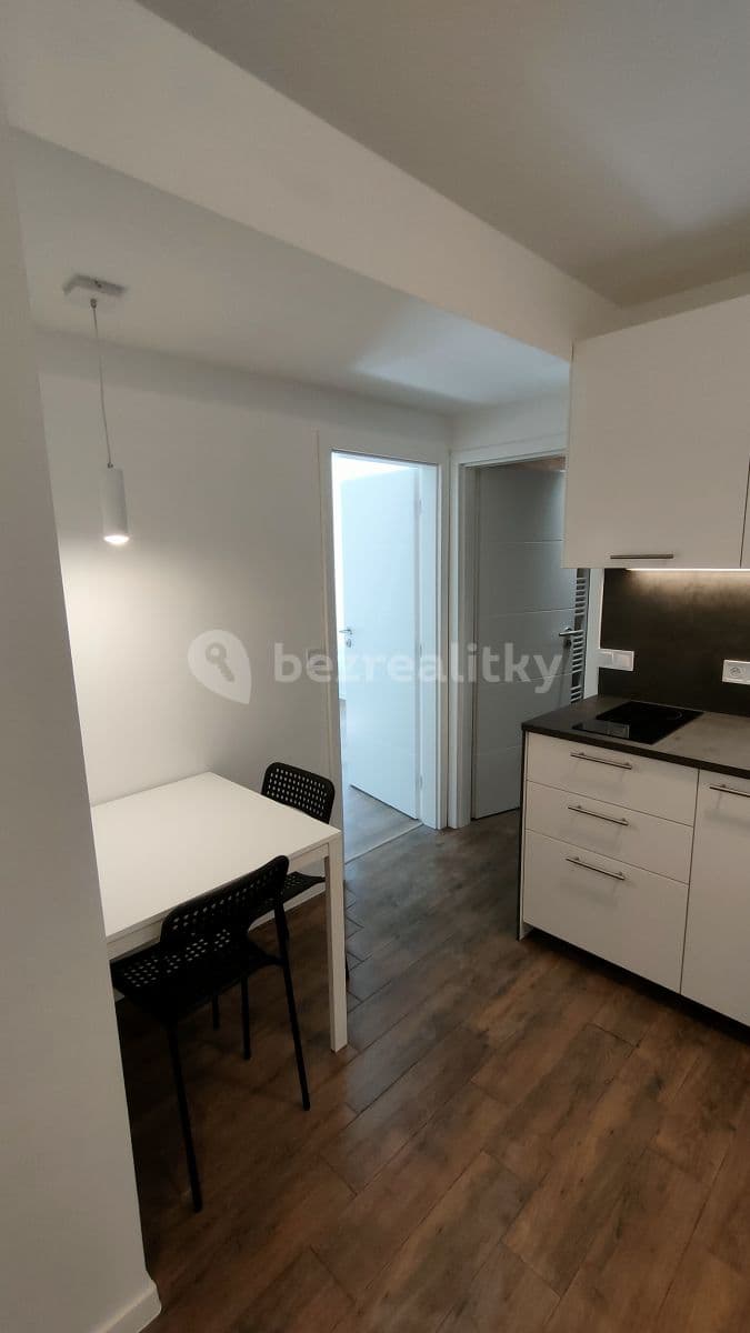 Pronájem bytu 2+1 38 m², Koněvova, Praha, Praha Pronájem bytu 2+1 38 m², Koněvova, Praha, Praha