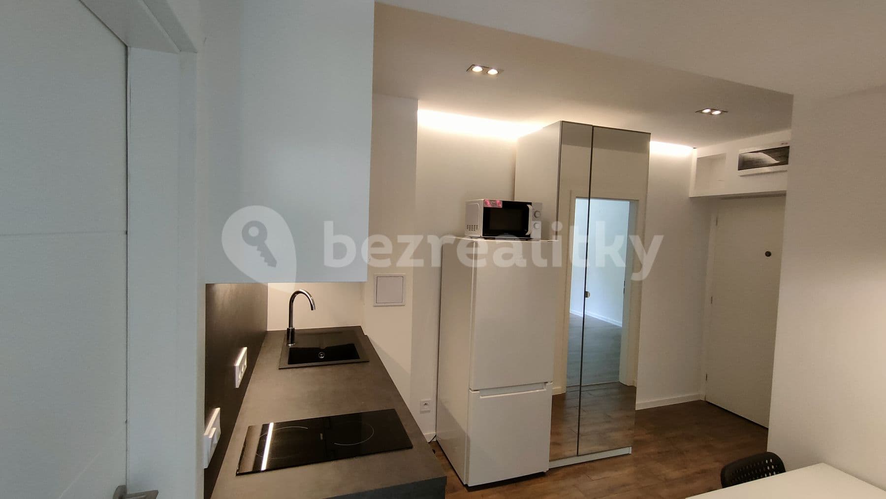 Pronájem bytu 2+1 38 m², Koněvova, Praha, Praha Pronájem bytu 2+1 38 m², Koněvova, Praha, Praha