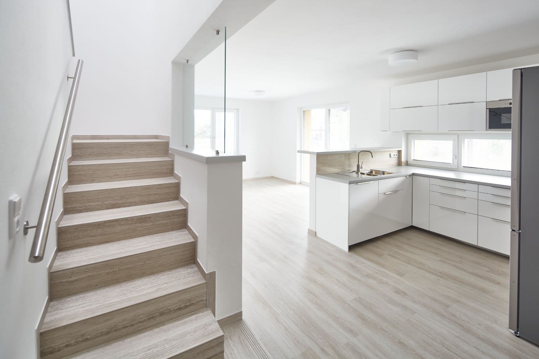 Pronájem domu 119 m², pozemek 330 m², Jahodová, Černošice, Středočeský kraj Pronájem domu 119 m², pozemek 330 m², Jahodová, Černošice, Středočeský kraj