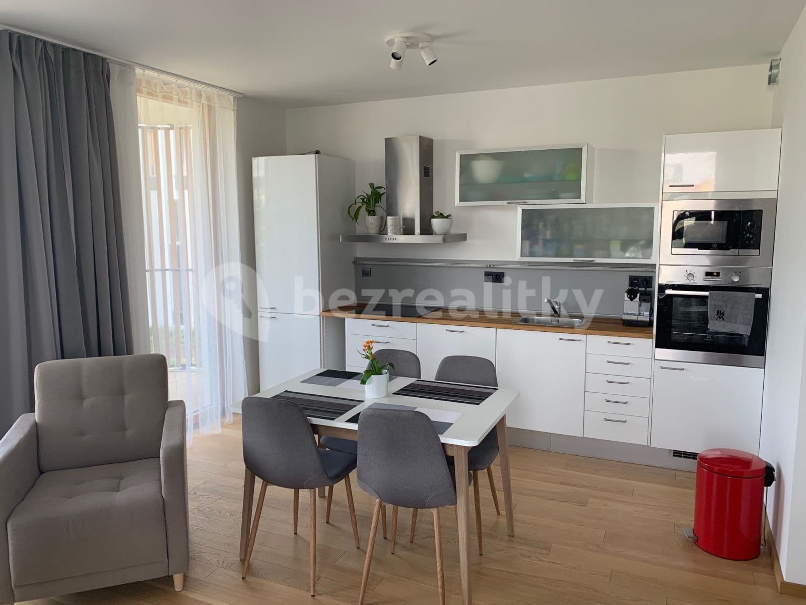 Pronájem bytu 2+1 62 m², Nové Mesto, Bratislavský kraj Pronájem bytu 2+1 62 m², Nové Mesto, Bratislavský kraj