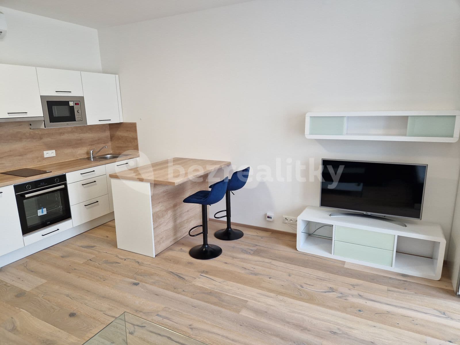 Pronájem bytu 1+kk 36 m², Praha, Praha Pronájem bytu 1+kk 36 m², Praha, Praha