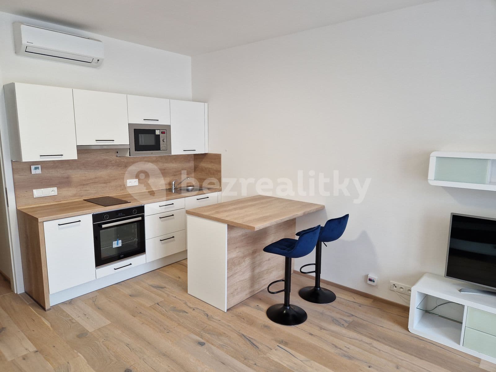 Pronájem bytu 1+kk 36 m², Praha, Praha Pronájem bytu 1+kk 36 m², Praha, Praha