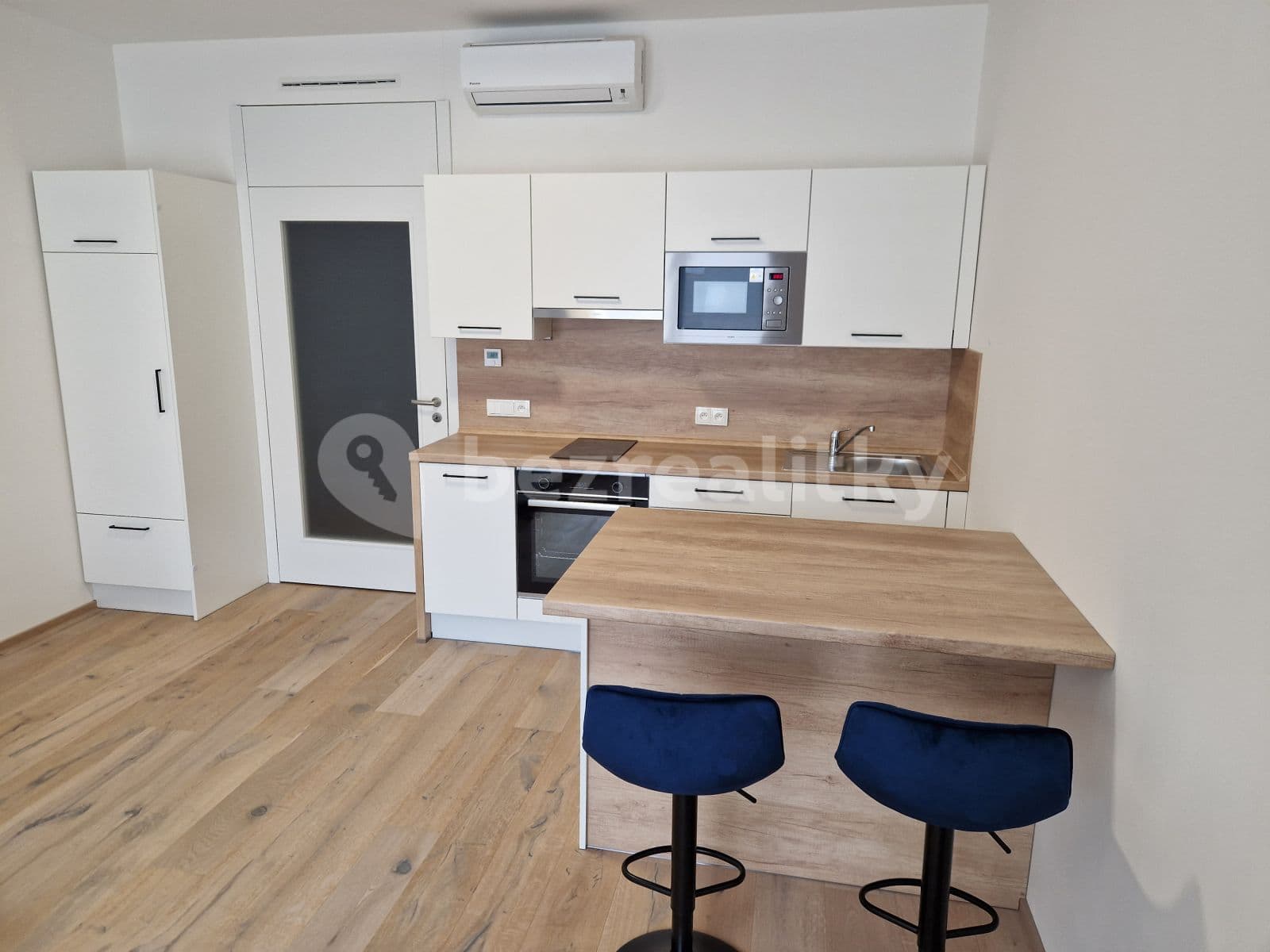 Pronájem bytu 1+kk 36 m², Praha, Praha Pronájem bytu 1+kk 36 m², Praha, Praha