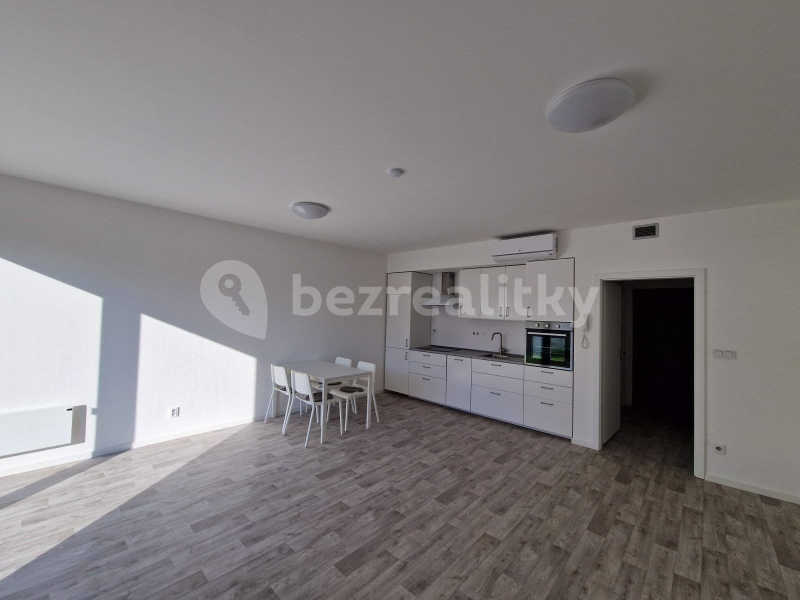 Pronájem bytu 1+kk 40 m², 28. října, Mikulov, Jihomoravský kraj Pronájem bytu 1+kk 40 m², 28. října, Mikulov, Jihomoravský kraj