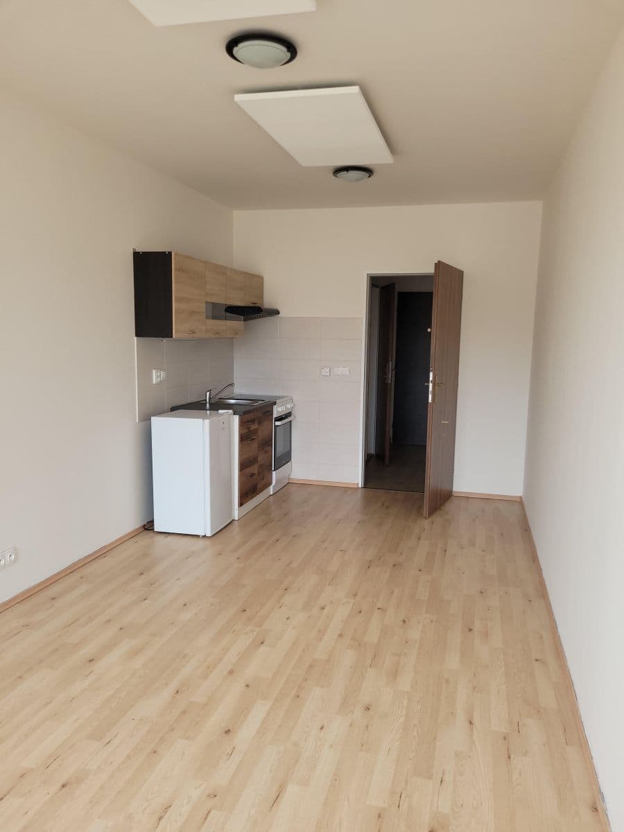 Pronájem bytu 1+kk 24 m², Škvorec, Středočeský kraj Pronájem bytu 1+kk 24 m², Škvorec, Středočeský kraj