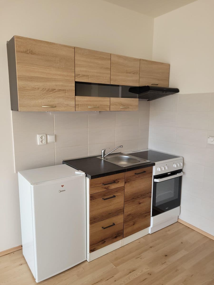 Pronájem bytu 1+kk 24 m², Škvorec, Středočeský kraj Pronájem bytu 1+kk 24 m², Škvorec, Středočeský kraj