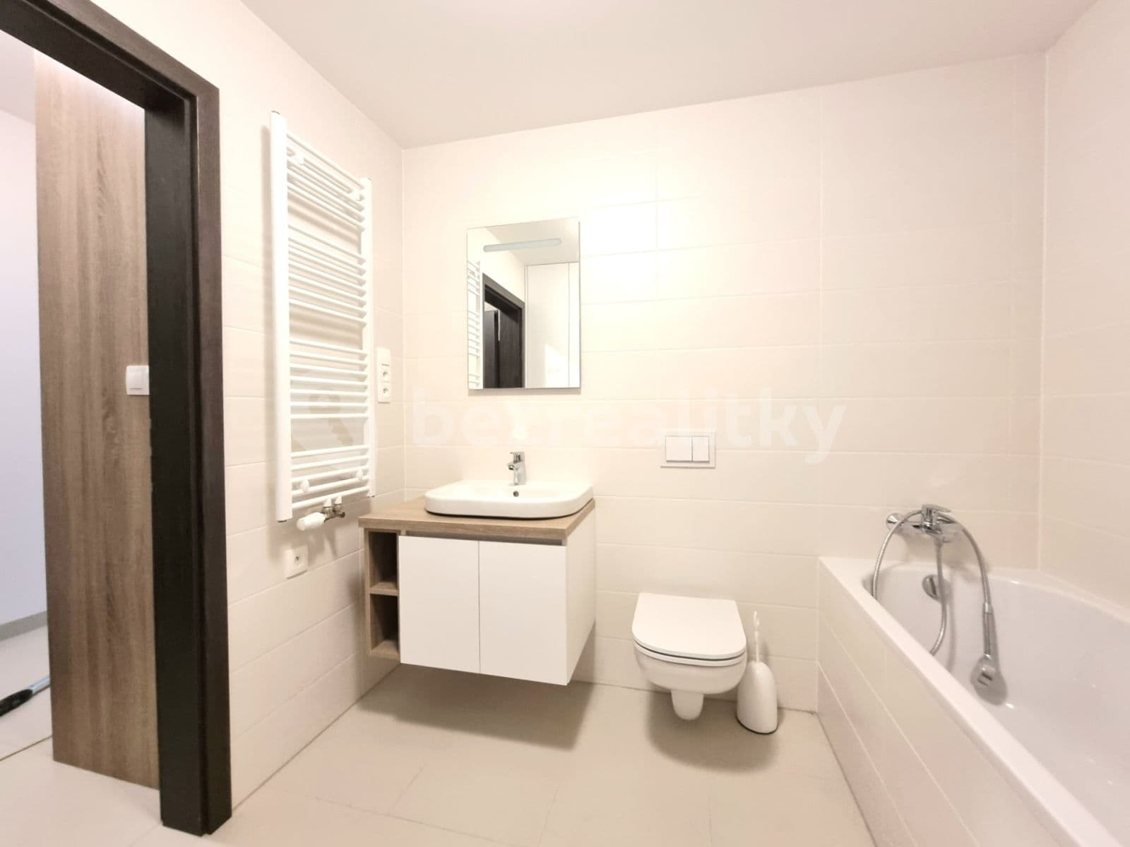 Pronájem bytu 1+kk 39 m², U Mlýnského kanálu, Praha, Praha Pronájem bytu 1+kk 39 m², U Mlýnského kanálu, Praha, Praha