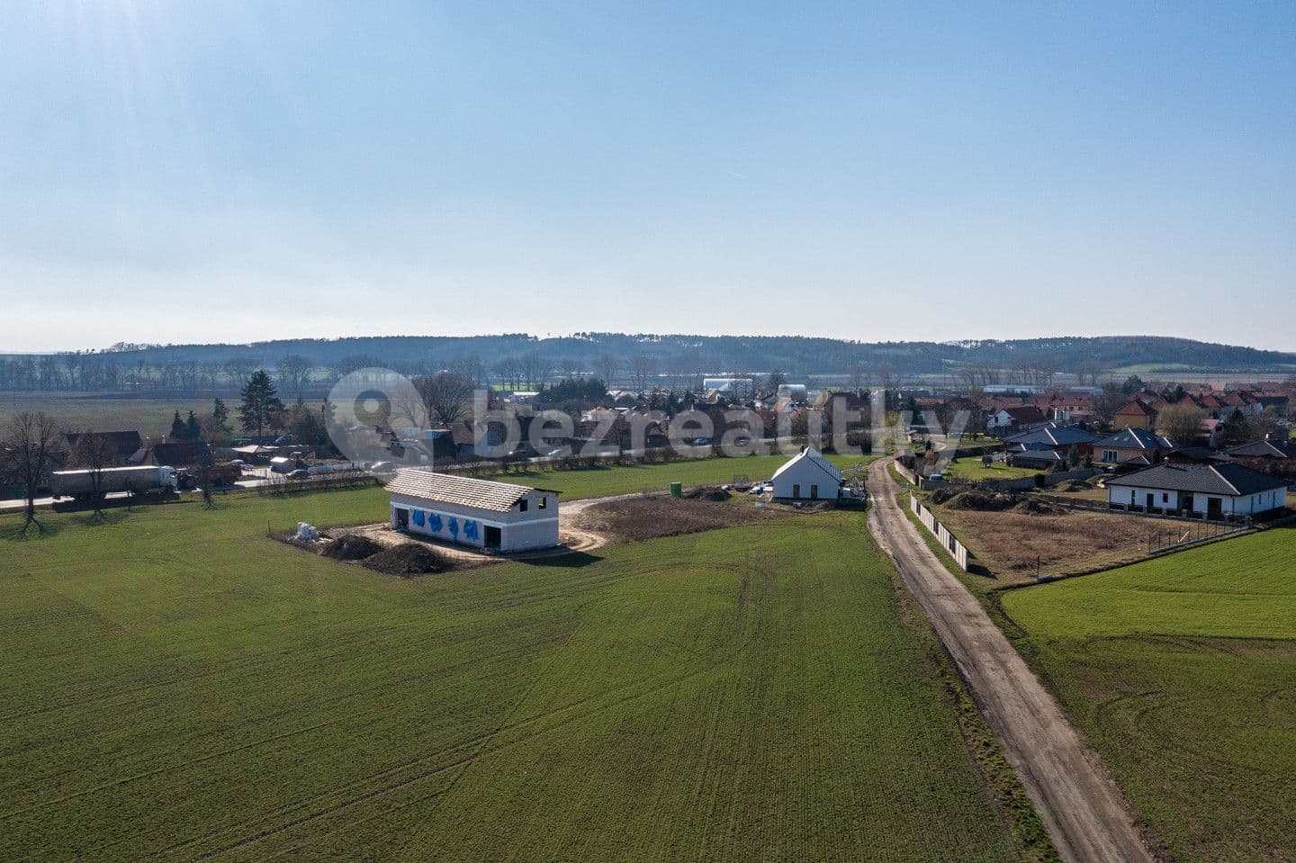 Prodej pozemku 1.269 m², Malý Újezd, Středočeský kraj