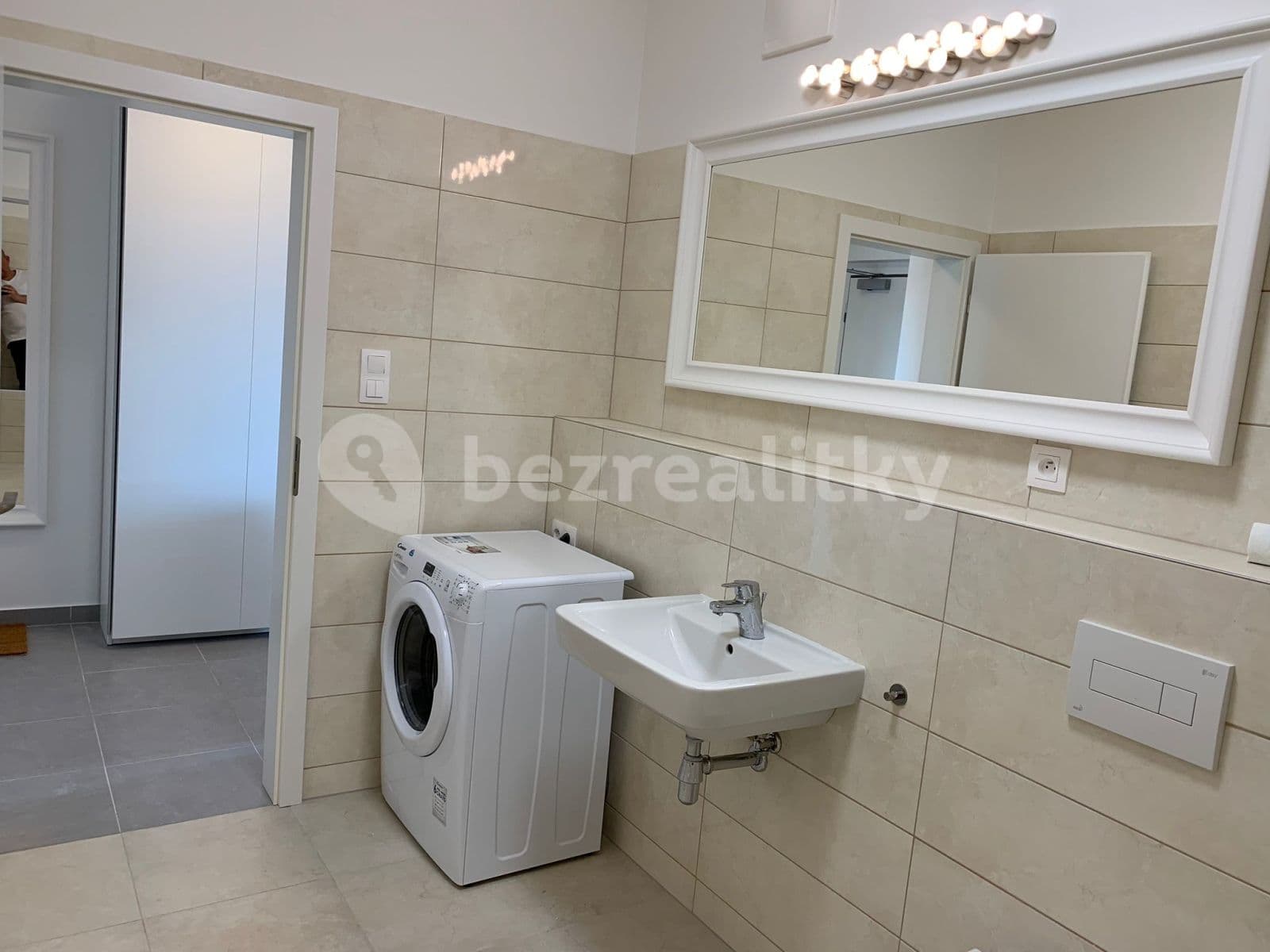 Pronájem bytu 2+kk 54 m², Zlochova, Praha, Praha Pronájem bytu 2+kk 54 m², Zlochova, Praha, Praha