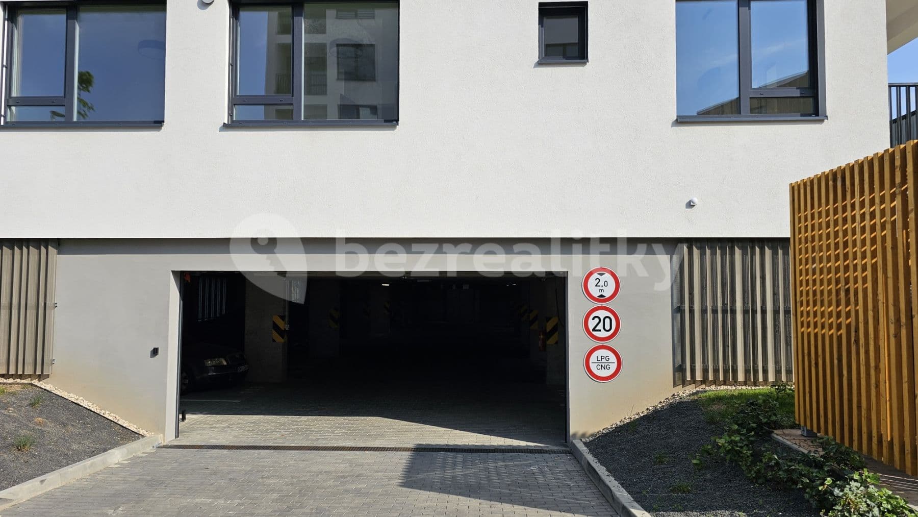 Pronájem garáže 15 m², Drnovská, Praha, Praha Pronájem garáže 15 m², Drnovská, Praha, Praha